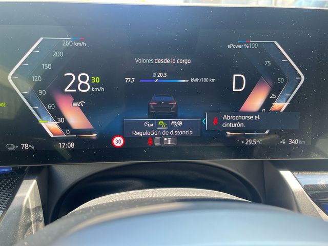 BMW i5 eDrive40 Touring color Gris. Año 2025. 250KW(340CV). Eléctrico. En concesionario Motor Munich - Terrassa - VO de Barcelona