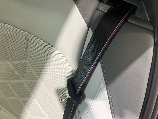 BMW i5 eDrive40 Touring color Gris. Año 2025. 250KW(340CV). Eléctrico. En concesionario Motor Munich - Terrassa - VO de Barcelona