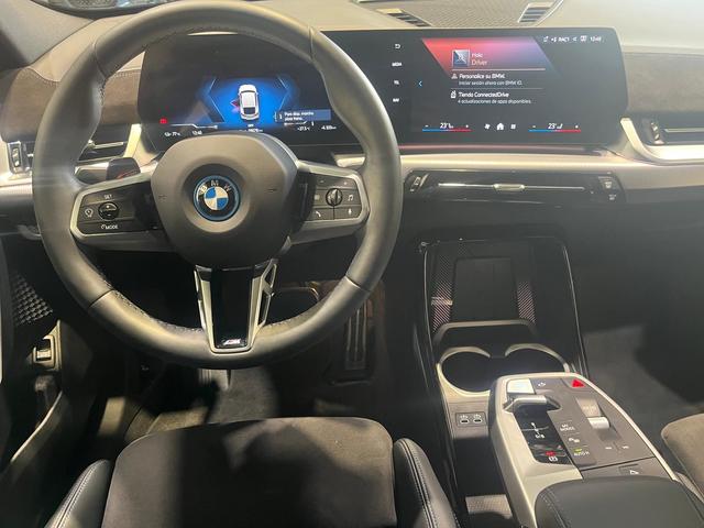 BMW iX2 eDrive20 color Blanco. Año 2025. 150KW(204CV). Eléctrico. En concesionario Motor Munich - Terrassa - VO de Barcelona