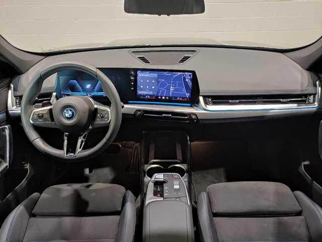 BMW iX1 xDrive30 color Negro. Año 2025. 230KW(313CV). Eléctrico. En concesionario Motor Munich - Terrassa - VO de Barcelona