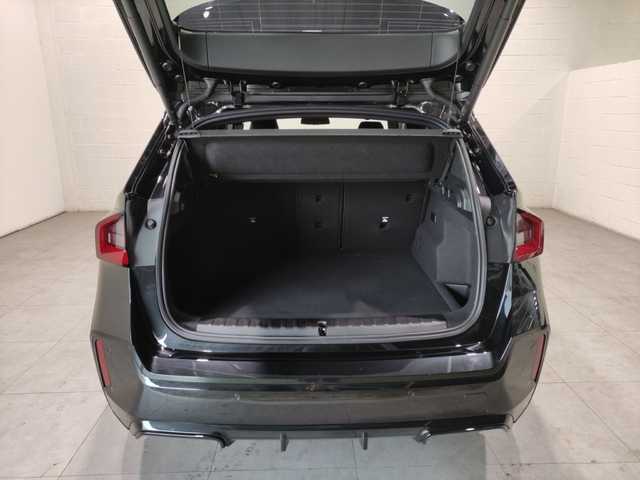 BMW iX1 xDrive30 color Negro. Año 2025. 230KW(313CV). Eléctrico. En concesionario Motor Munich - Terrassa - VO de Barcelona