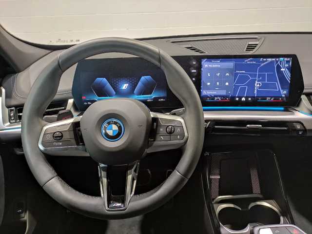 BMW iX1 xDrive30 color Negro. Año 2025. 230KW(313CV). Eléctrico. En concesionario Motor Munich - Terrassa - VO de Barcelona