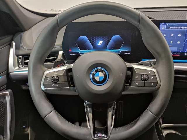 BMW iX1 xDrive30 color Negro. Año 2025. 230KW(313CV). Eléctrico. En concesionario Motor Munich - Terrassa - VO de Barcelona