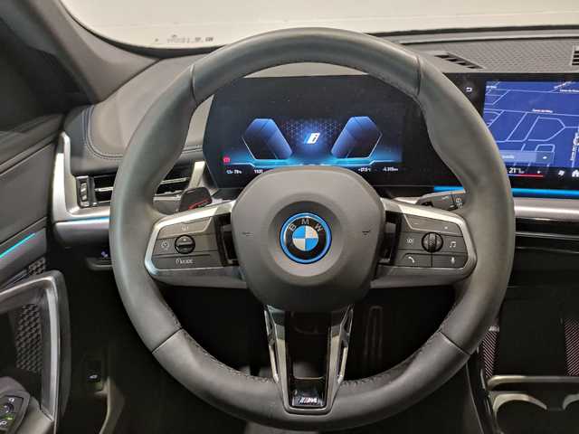 BMW iX1 xDrive30 color Negro. Año 2025. 230KW(313CV). Eléctrico. En concesionario Motor Munich - Terrassa - VO de Barcelona