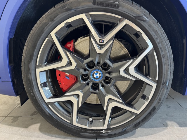 BMW iX2 xDrive30 color Azul. Año 2025. 230KW(313CV). Eléctrico. En concesionario Motor Munich - Terrassa - VO de Barcelona