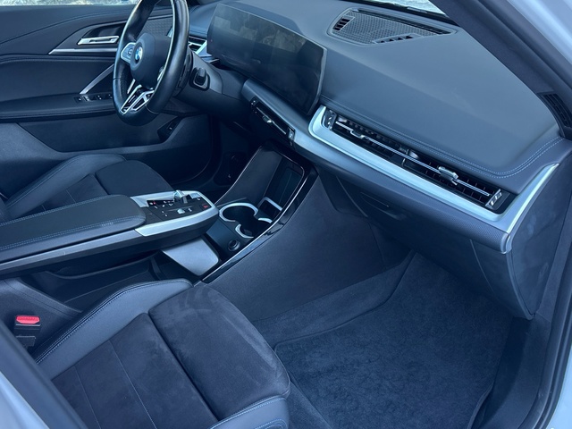 BMW X1 sDrive18d color Blanco. Año 2023. 110KW(150CV). Diésel. En concesionario Grünblau Motor (Bmw y Mini) de Cantabria