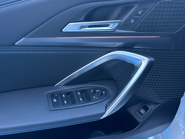 BMW X1 sDrive18d color Blanco. Año 2023. 110KW(150CV). Diésel. En concesionario Grünblau Motor (Bmw y Mini) de Cantabria