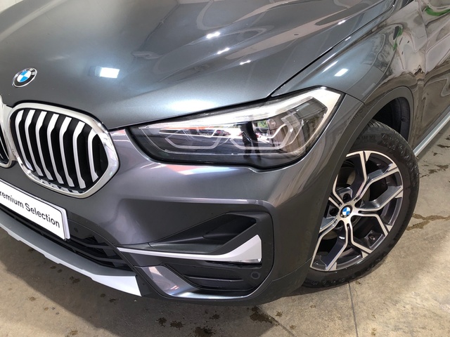 BMW X1 sDrive18i color Gris. Año 2021. 103KW(140CV). Gasolina. En concesionario Movilnorte El Plantio de Madrid