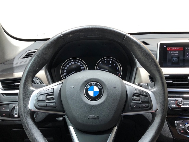 BMW X1 sDrive18i color Gris. Año 2021. 103KW(140CV). Gasolina. En concesionario Movilnorte El Plantio de Madrid