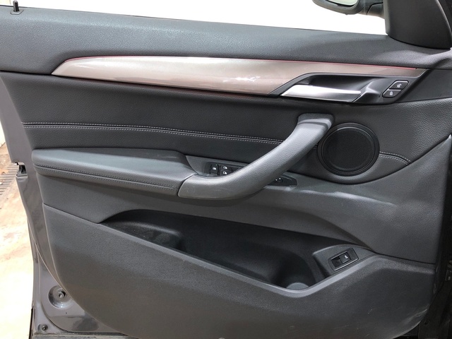 BMW X1 sDrive18i color Gris. Año 2021. 103KW(140CV). Gasolina. En concesionario Movilnorte El Plantio de Madrid