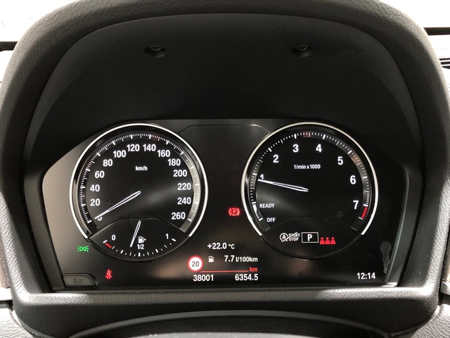 BMW X1 sDrive18i color Gris. Año 2021. 103KW(140CV). Gasolina. En concesionario Movilnorte El Plantio de Madrid