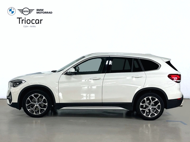 BMW X1 sDrive18d color Blanco. Año 2021. 110KW(150CV). Diésel. En concesionario Triocar Gijón (Bmw y Mini) de Asturias