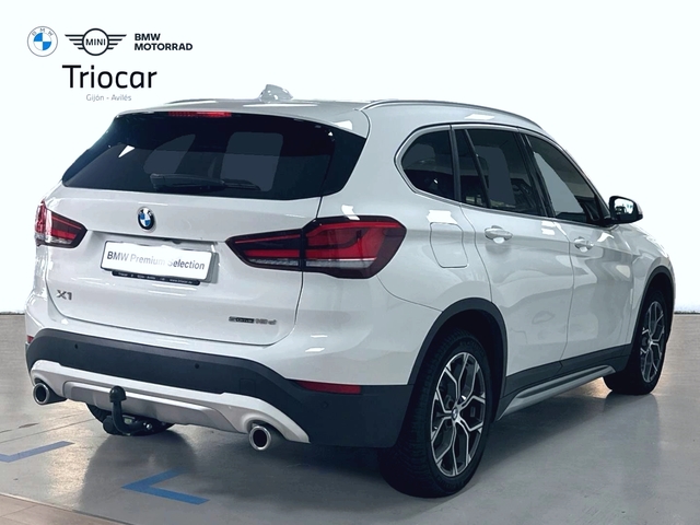 BMW X1 sDrive18d color Blanco. Año 2021. 110KW(150CV). Diésel. En concesionario Triocar Gijón (Bmw y Mini) de Asturias