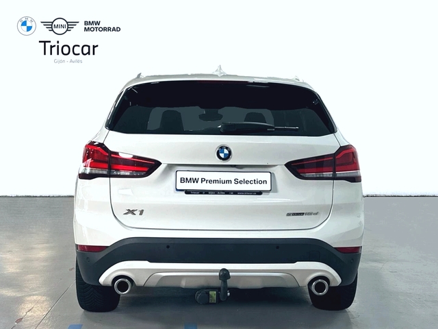 BMW X1 sDrive18d color Blanco. Año 2021. 110KW(150CV). Diésel. En concesionario Triocar Gijón (Bmw y Mini) de Asturias