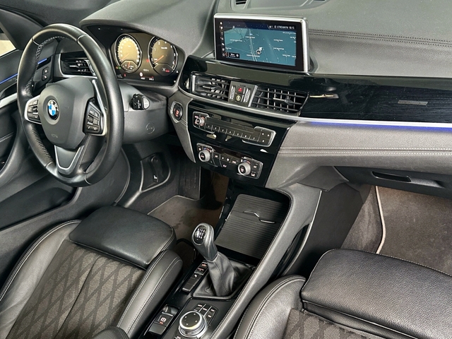 BMW X1 sDrive18d color Blanco. Año 2021. 110KW(150CV). Diésel. En concesionario Triocar Gijón (Bmw y Mini) de Asturias