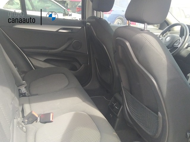 BMW X2 xDrive25e color Blanco. Año 2021. 162KW(220CV). Híbrido Electro/Gasolina. En concesionario TACO de Sta. C. Tenerife