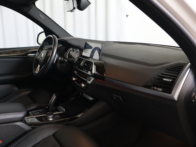 BMW X3 xDrive20d color Blanco. Año 2019. 140KW(190CV). Diésel. En concesionario Pruna Motor, S.L de Barcelona