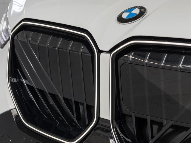 BMW X3 xDrive30e color Blanco. Año 2025. 220KW(299CV). Híbrido Electro/Gasolina. En concesionario Oliva Motor Girona de Girona