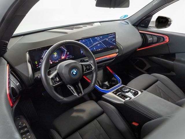 BMW X3 xDrive30e color Blanco. Año 2025. 220KW(299CV). Híbrido Electro/Gasolina. En concesionario Oliva Motor Girona de Girona