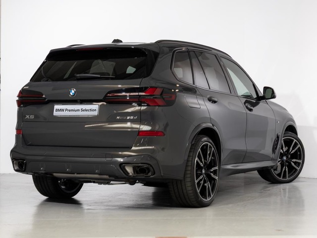 BMW X5 xDrive30d color Marrón. Año 2025. 219KW(298CV). Diésel. En concesionario Oliva Motor Girona de Girona