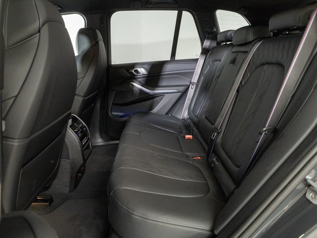 BMW X5 xDrive30d color Marrón. Año 2025. 219KW(298CV). Diésel. En concesionario Oliva Motor Girona de Girona
