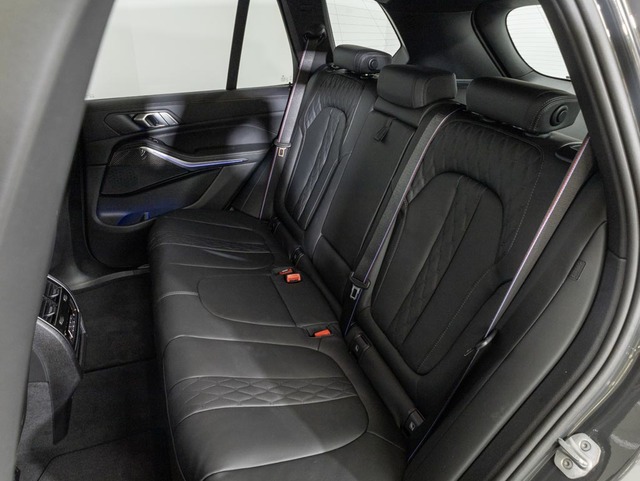 BMW X5 xDrive30d color Marrón. Año 2025. 219KW(298CV). Diésel. En concesionario Oliva Motor Girona de Girona