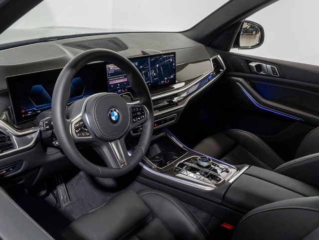 BMW X5 xDrive30d color Marrón. Año 2025. 219KW(298CV). Diésel. En concesionario Oliva Motor Girona de Girona