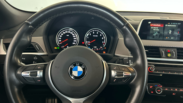 BMW X2 sDrive18i color Azul. Año 2018. 103KW(140CV). Gasolina. En concesionario BYmyCAR Madrid - Alcalá de Madrid