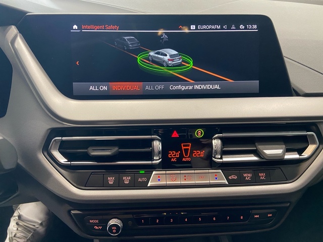 BMW Serie 1 118i color Gris. Año 2024. 103KW(140CV). Gasolina. En concesionario Automotor Premium Viso - Málaga de Málaga