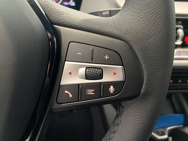 BMW Serie 1 118i color Gris. Año 2024. 103KW(140CV). Gasolina. En concesionario Automotor Premium Viso - Málaga de Málaga