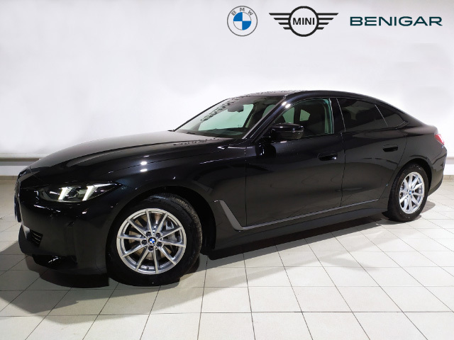 BMW i4 eDrive40 color Negro. Año 2024. 250KW(340CV). Eléctrico. En concesionario Hispamovil, Torrevieja de Alicante