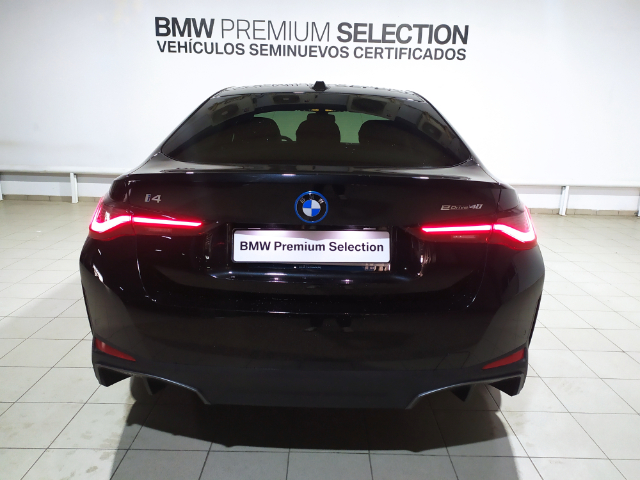 BMW i4 eDrive40 color Negro. Año 2024. 250KW(340CV). Eléctrico. En concesionario Hispamovil, Torrevieja de Alicante