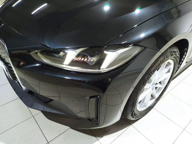 BMW i4 eDrive40 color Negro. Año 2024. 250KW(340CV). Eléctrico. En concesionario Hispamovil, Torrevieja de Alicante