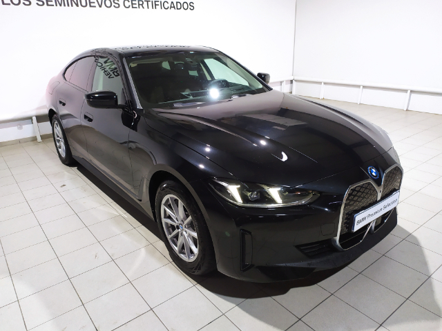 BMW i4 eDrive40 color Negro. Año 2024. 250KW(340CV). Eléctrico. En concesionario Hispamovil, Torrevieja de Alicante