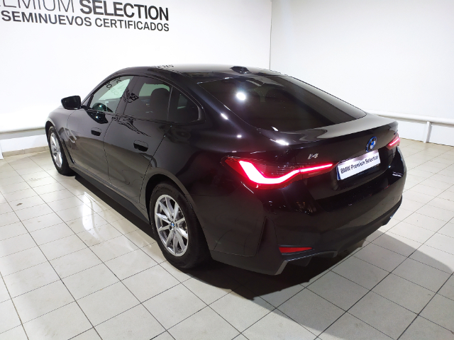 BMW i4 eDrive40 color Negro. Año 2024. 250KW(340CV). Eléctrico. En concesionario Hispamovil, Torrevieja de Alicante