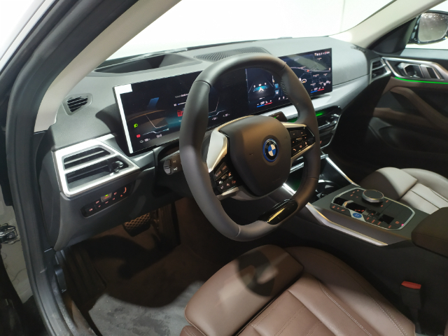 BMW i4 eDrive40 color Negro. Año 2024. 250KW(340CV). Eléctrico. En concesionario Hispamovil, Torrevieja de Alicante