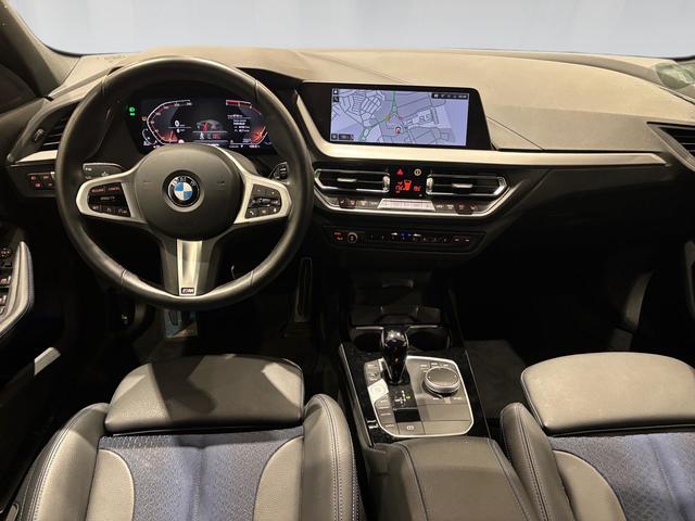 BMW Serie 1 118d color Gris. Año 2024. 110KW(150CV). Diésel. En concesionario Automotor Costa, S.L.U. de Almería