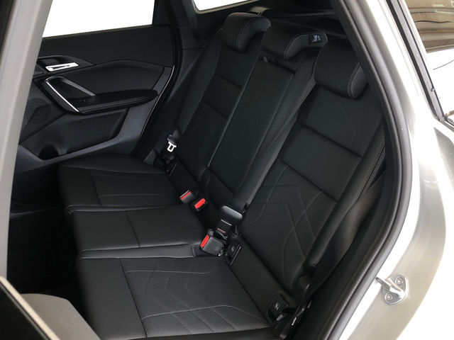 BMW X1 sDrive18d color Gris Plata. Año 2024. 110KW(150CV). Diésel. En concesionario Momentum S.A. de Madrid