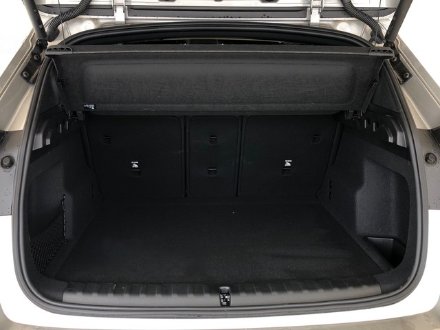 BMW X1 sDrive18d color Gris Plata. Año 2024. 110KW(150CV). Diésel. En concesionario Momentum S.A. de Madrid