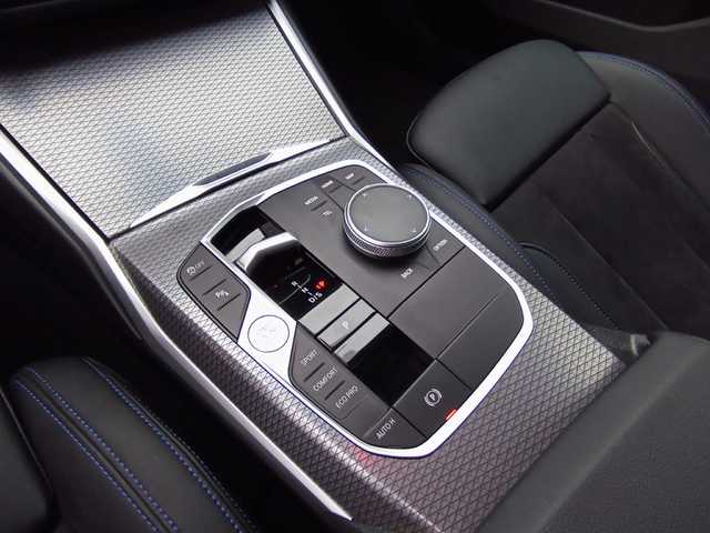 BMW Serie 3 320d color Gris. Año 2024. 140KW(190CV). Diésel. En concesionario Augusta Aragon S.A. de Zaragoza