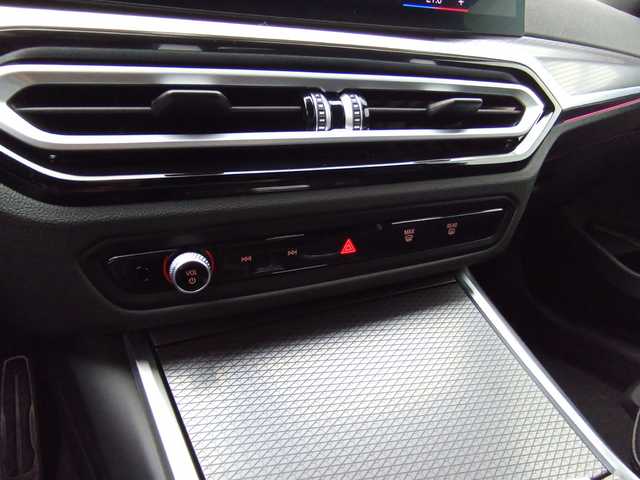 BMW Serie 3 320d color Gris. Año 2024. 140KW(190CV). Diésel. En concesionario Augusta Aragon S.A. de Zaragoza