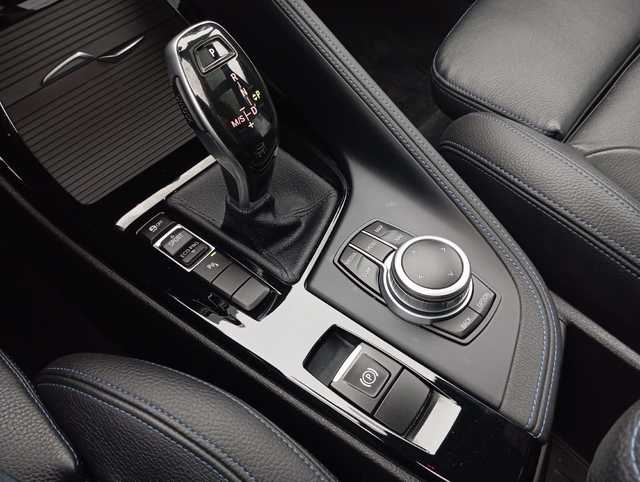 BMW X1 sDrive20d color Negro. Año 2021. 140KW(190CV). Diésel. En concesionario Augusta Aragon S.A. de Zaragoza