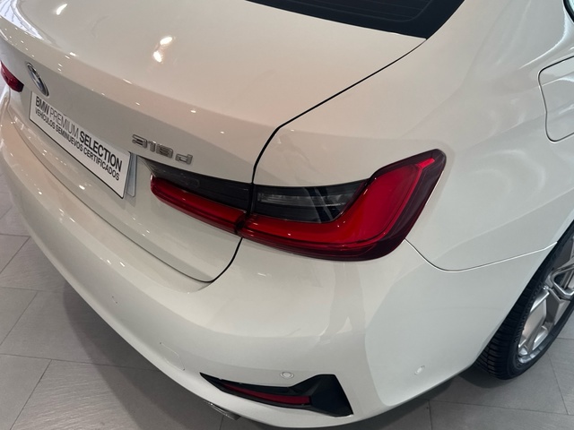 BMW Serie 3 318d color Blanco. Año 2020. 110KW(150CV). Diésel. En concesionario Motor Gorbea de Álava