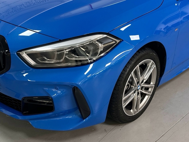 BMW Serie 1 118d color Azul. Año 2021. 110KW(150CV). Diésel. En concesionario Triocar Gijón (Bmw y Mini) de Asturias