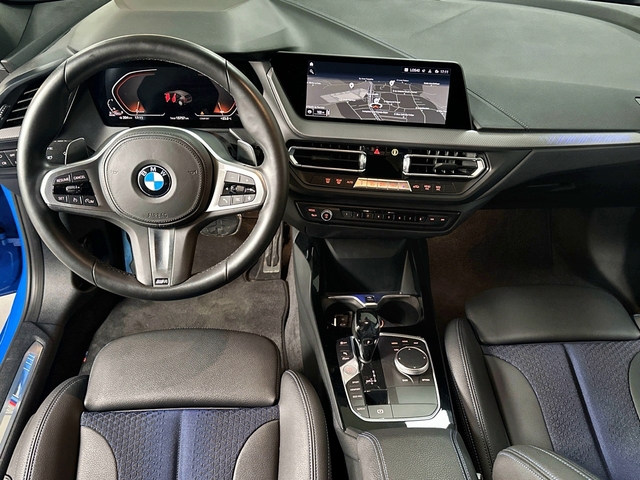 BMW Serie 1 118d color Azul. Año 2021. 110KW(150CV). Diésel. En concesionario Triocar Gijón (Bmw y Mini) de Asturias