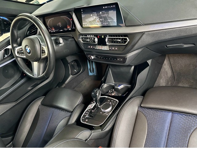 BMW Serie 1 118d color Azul. Año 2021. 110KW(150CV). Diésel. En concesionario Triocar Gijón (Bmw y Mini) de Asturias