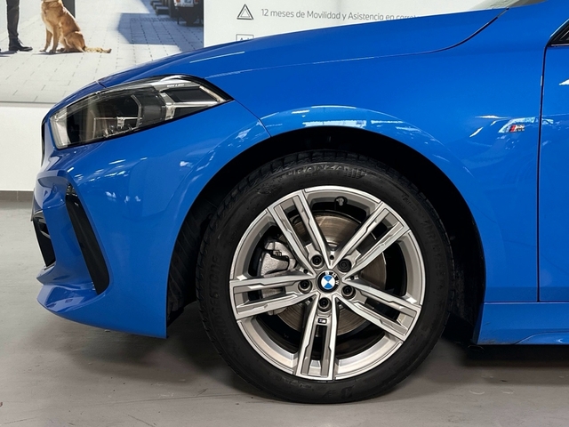 BMW Serie 1 118d color Azul. Año 2021. 110KW(150CV). Diésel. En concesionario Triocar Gijón (Bmw y Mini) de Asturias