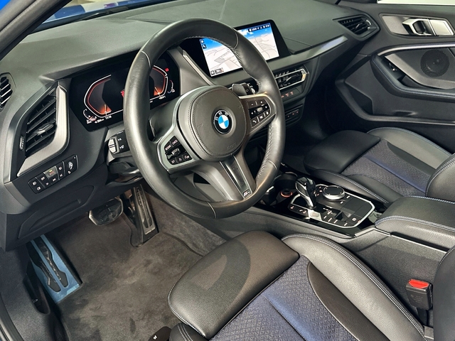 BMW Serie 1 118d color Azul. Año 2021. 110KW(150CV). Diésel. En concesionario Triocar Gijón (Bmw y Mini) de Asturias