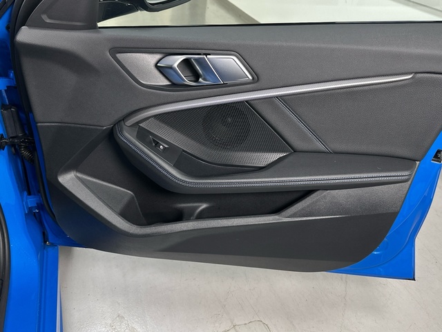 BMW Serie 1 118d color Azul. Año 2021. 110KW(150CV). Diésel. En concesionario Triocar Gijón (Bmw y Mini) de Asturias