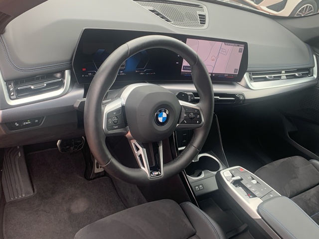 BMW X1 xDrive20d color Gris Plata. Año 2024. 120KW(163CV). Híbrido Electro/Diesel. En concesionario Celtamotor Pontevedra de Pontevedra